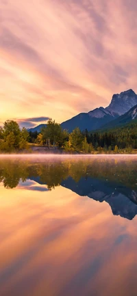 Découvrez le Magnifique Fond d'Écran de Reflet de Montagne