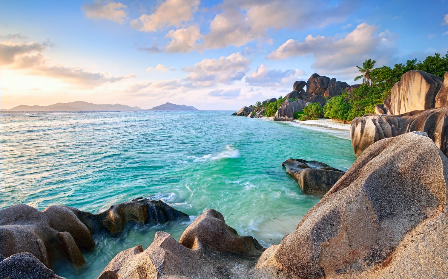 Breathtaking La Digue Beach from Germany