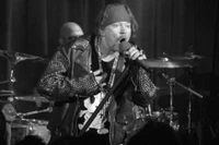 Axl Rose Live Performance Wallpaper - Stunning Black and White Image