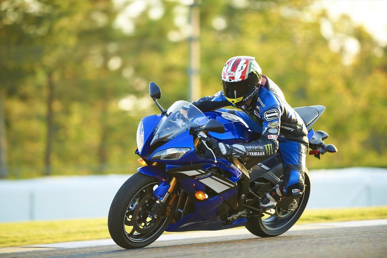 Get Your Stunning Yamaha Sport Bike Wallpaper