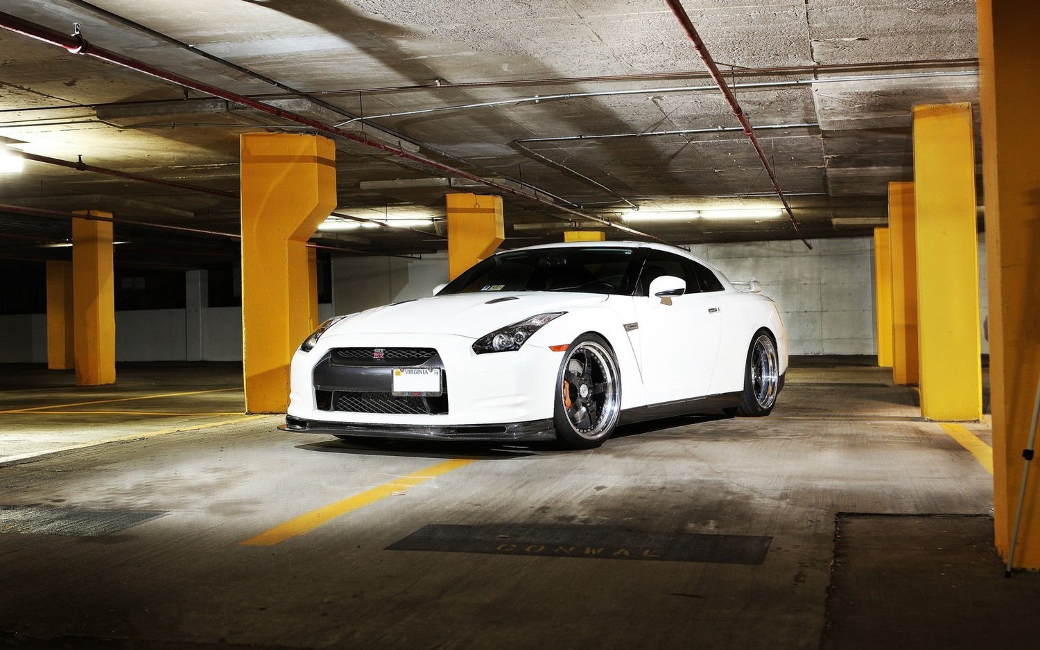 Stunning Nissan GT-R Wallpaper for Car Enthusiasts