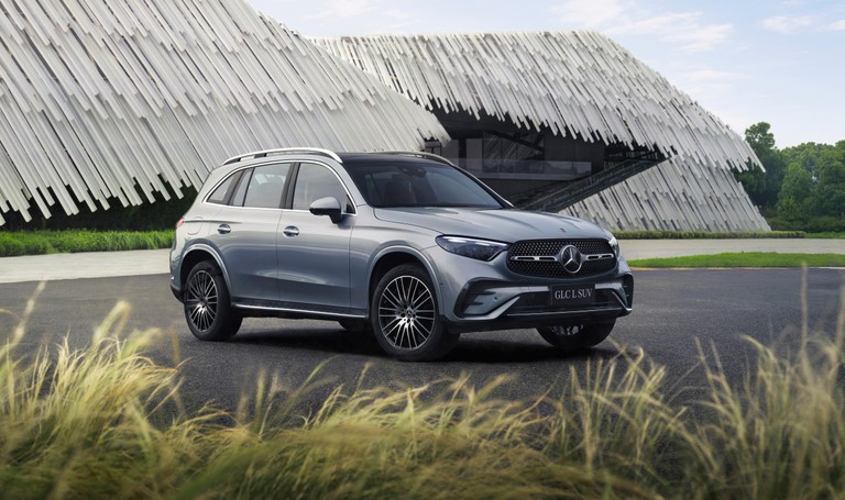 2023 Mercedes-Benz GLC 300 AMG Line Wallpaper Download