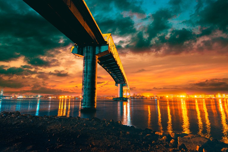 Sergio Osmeña Bridge at Sunset: A Captivating 4K Wallpaper