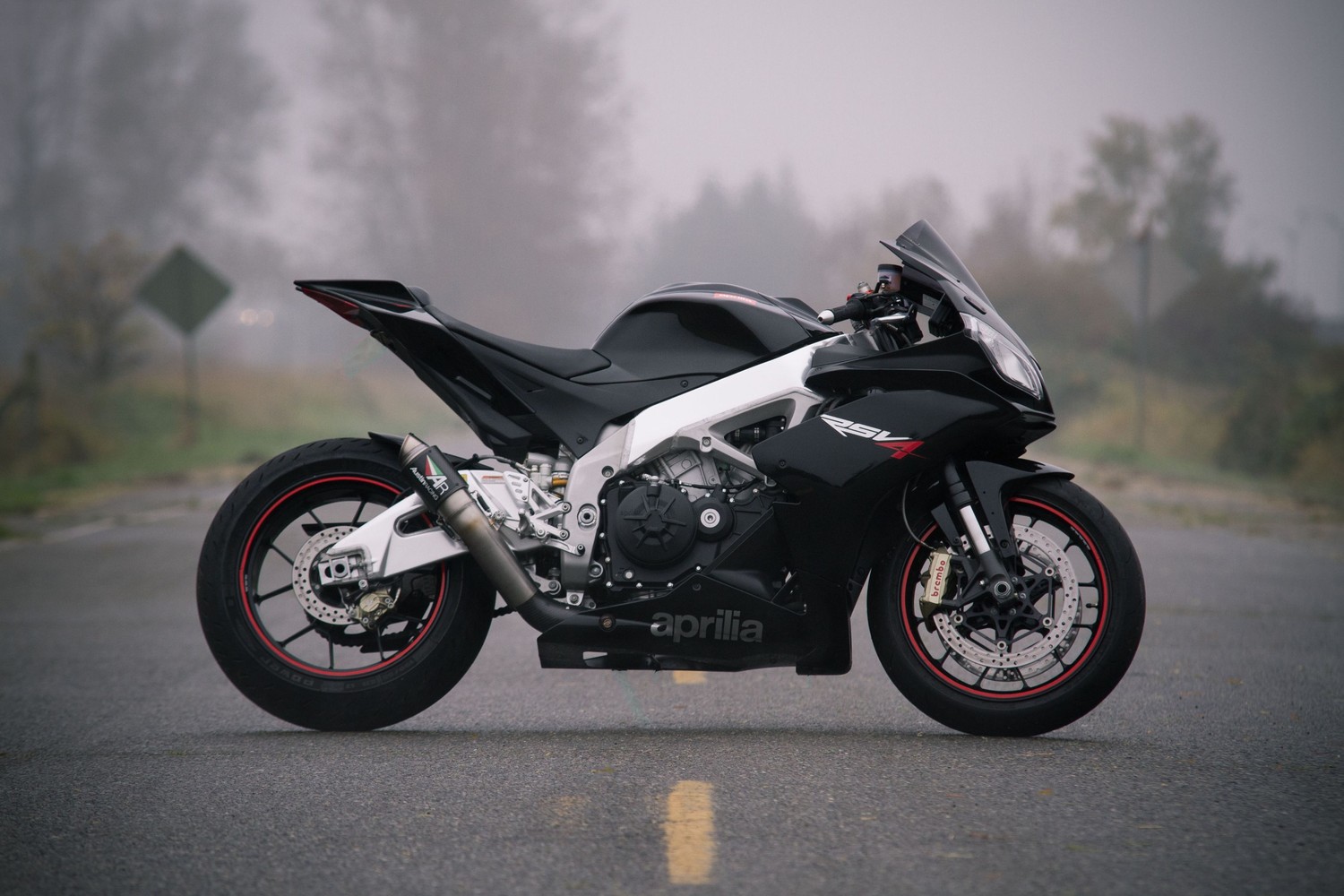 Download the Ultimate Aprilia RSV4 Wallpaper