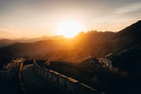 Impresionante Vista del Atardecer Sobre la Gran Muralla China