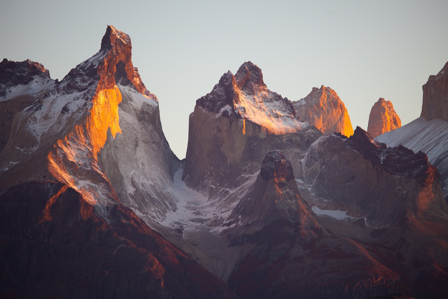 Descarga Fondo de Pantalla Impresionante del Parque Nacional Torres del Paine