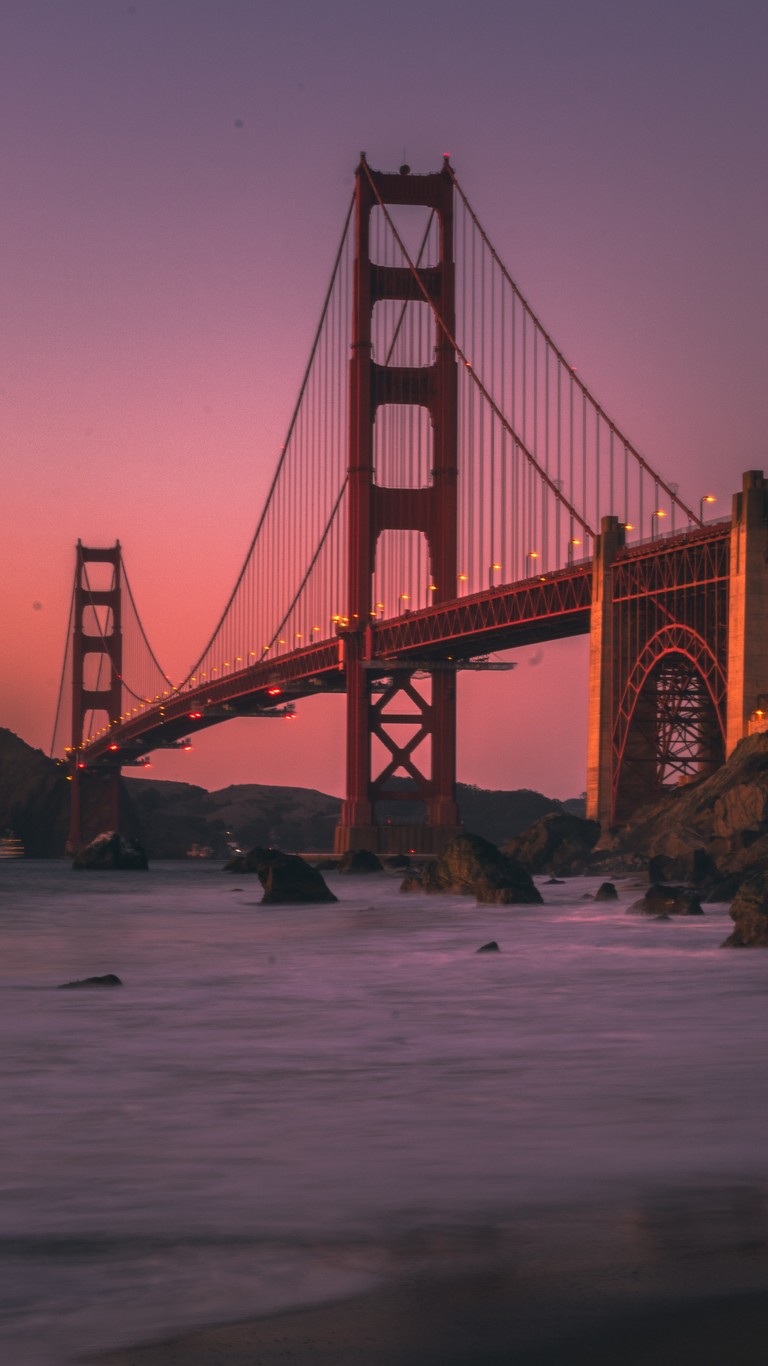 Breathtaking Wallpaper of Golden Gate Bridge at Dusk