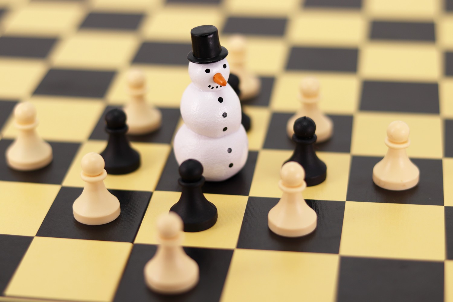 Enchanting Chess Wallpaper Featuring a Snowman