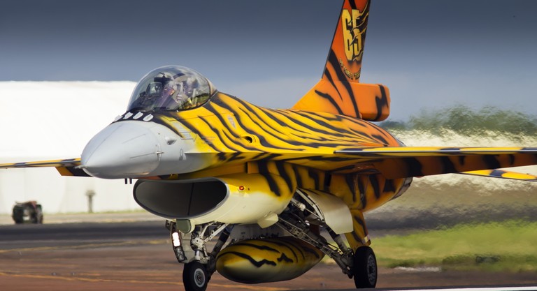 Stunning Fighter Jet Wallpaper for Aviation Enthusiasts