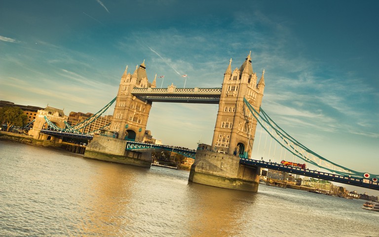 Download Our Stunning Tower Bridge Wallpaper