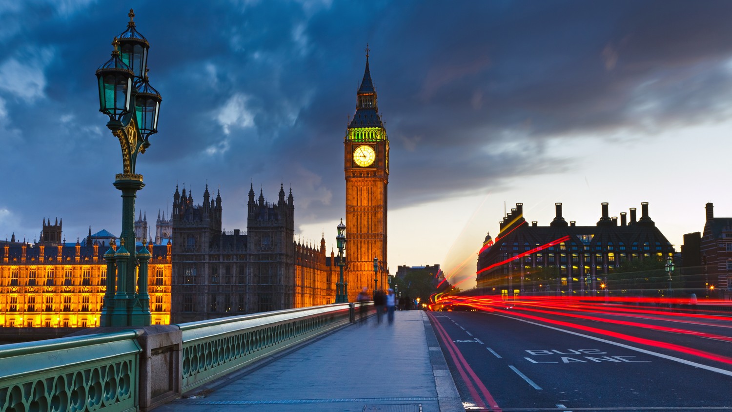 Explore the Iconic Big Ben and Houses of Parliament Wallpaper