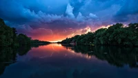 Reflejo del Río al Atardecer