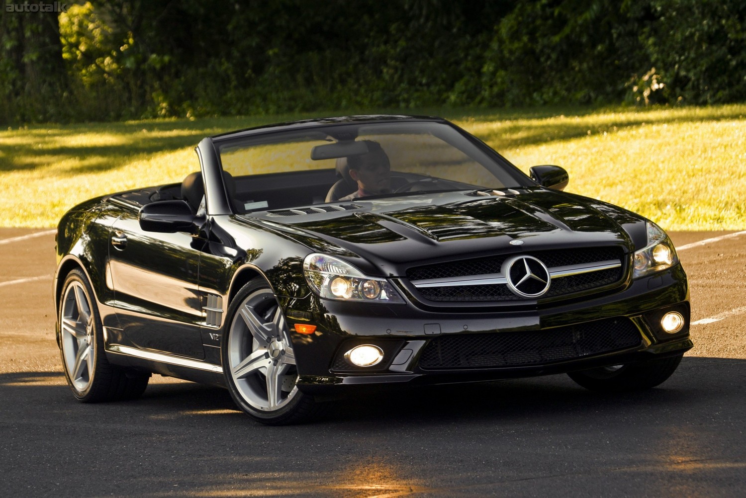 Download Stunning Mercedes-Benz SLR McLaren Wallpaper