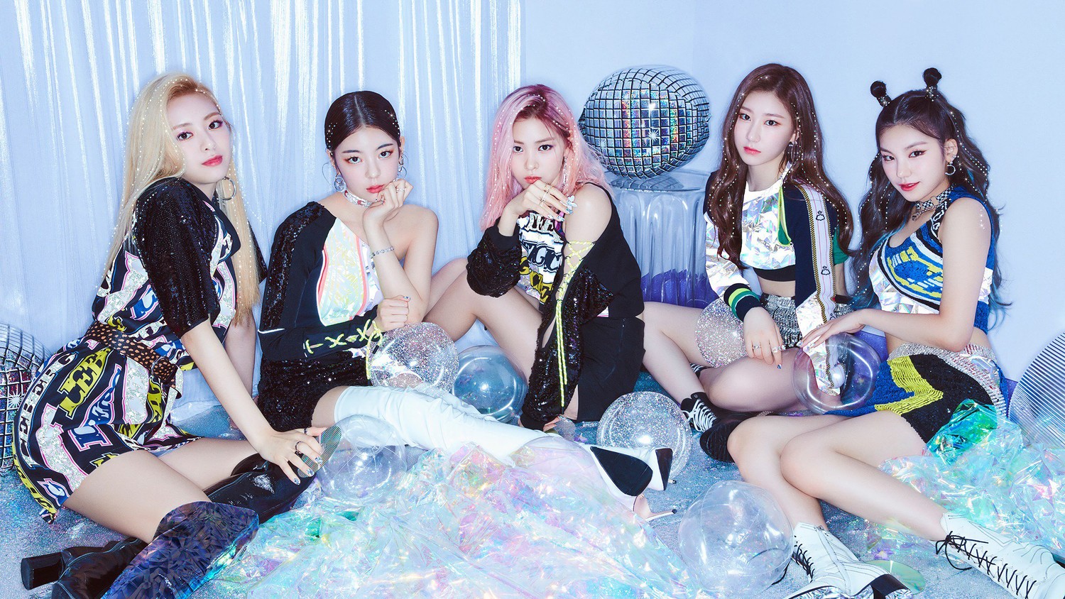 Download High-Quality ITZY Wallpaper