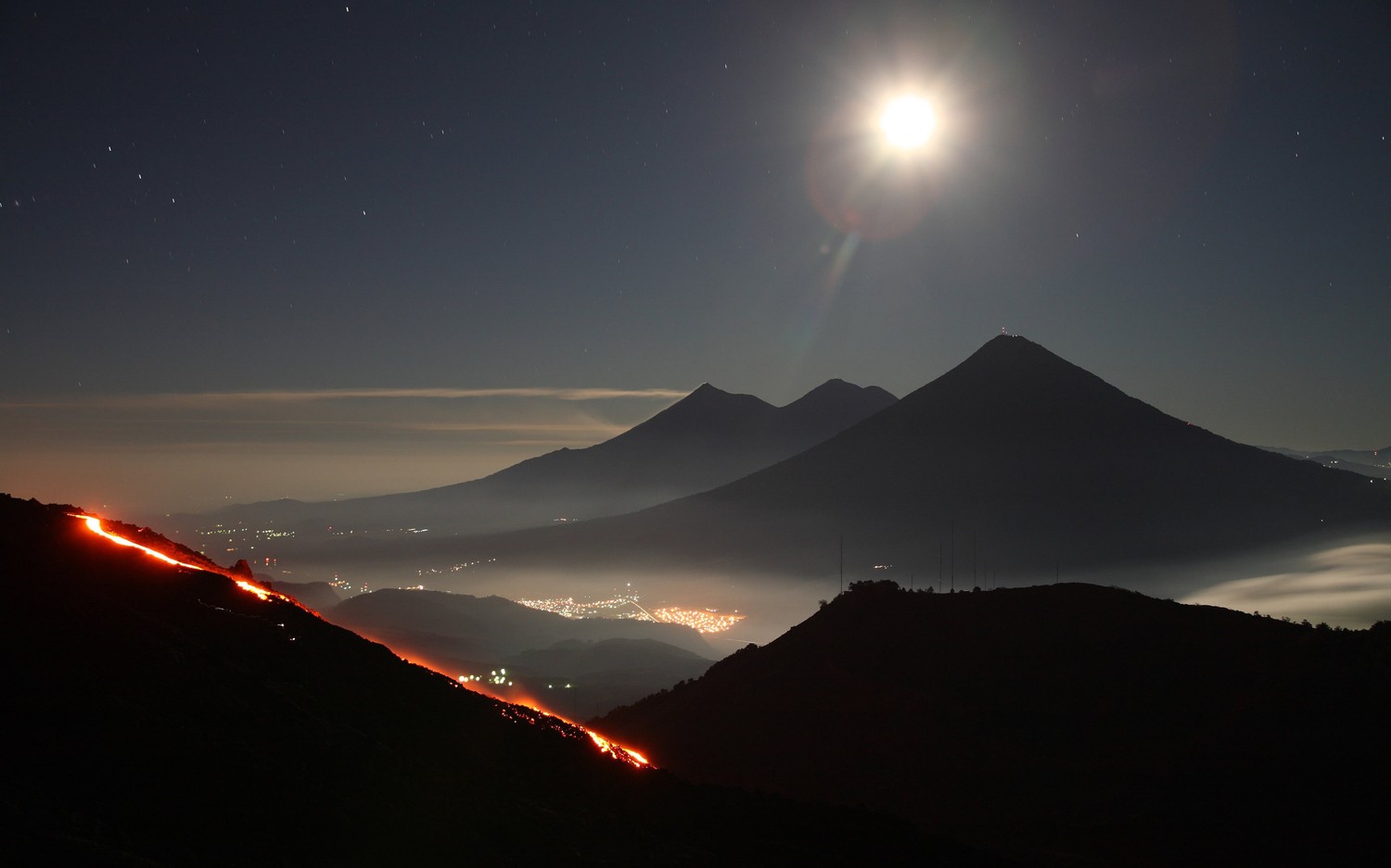 Experimenta la Belleza del Volcán Pacaya de Noche