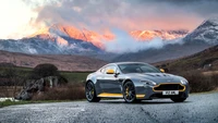 Descarga fondo de pantalla Aston Martin Vantage en alta definición