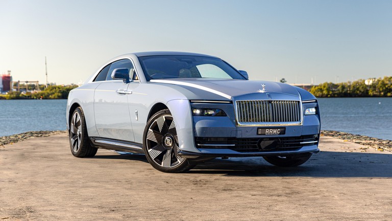 Download Impressive Rolls Royce Spectre 2024 Wallpaper