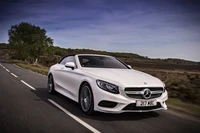 Descarga este impresionante fondo de pantalla de convertible Mercedes-Benz