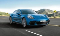 Wallpaper Porsche Panamera : Expérience de Luxe sur la Route