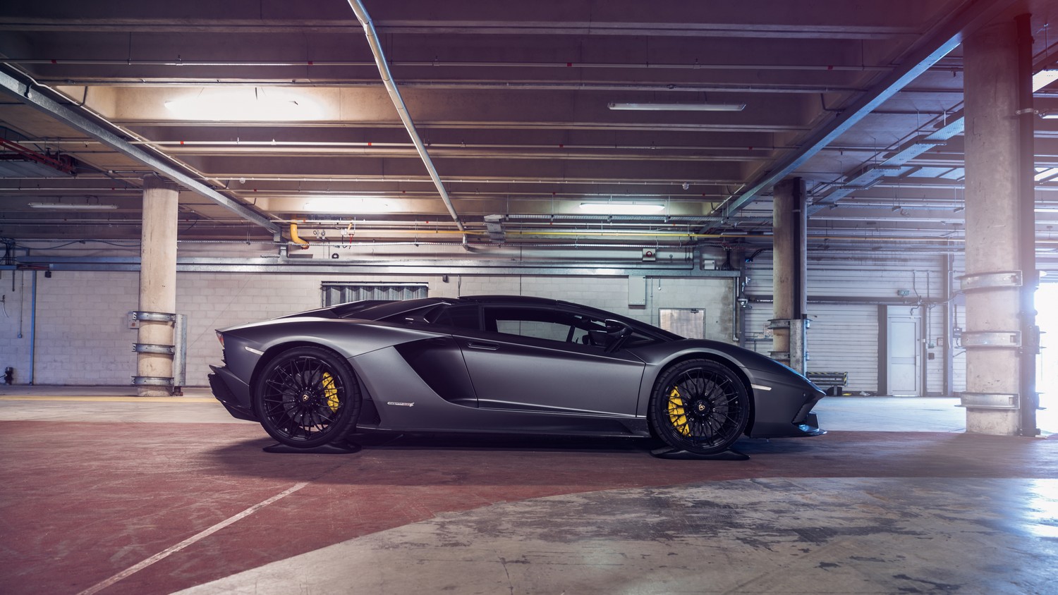 Download the Ultimate Lamborghini Aventador Wallpaper