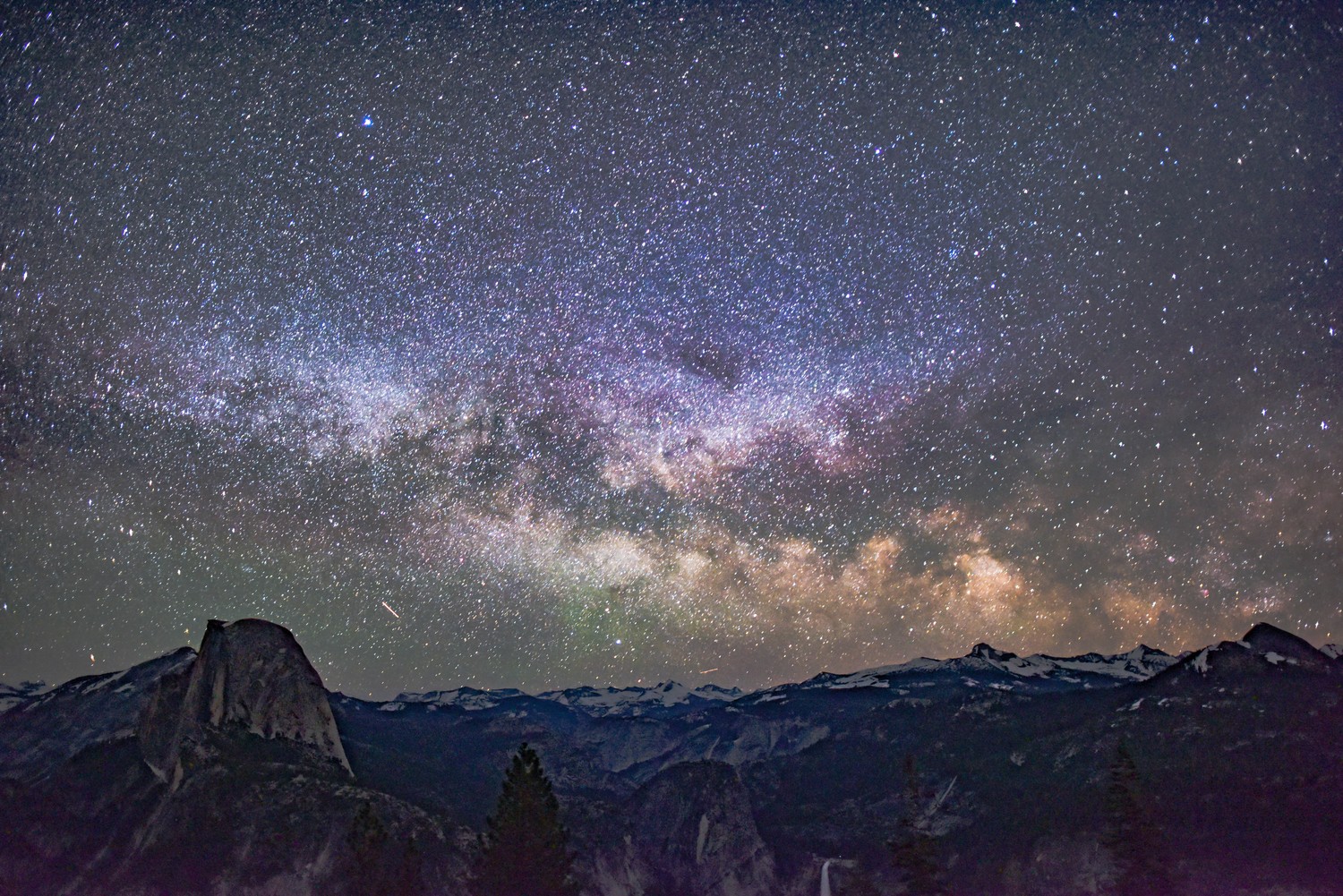 Explore the Majestic Milky Way: Free Wallpaper Download