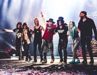 Descarga un Impactante Fondo de Pantalla de Guns N' Roses en su Gira Not In This Lifetime