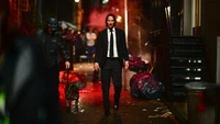 Fondo de pantalla de John Wick 3 con Keanu Reeves y su leal perro