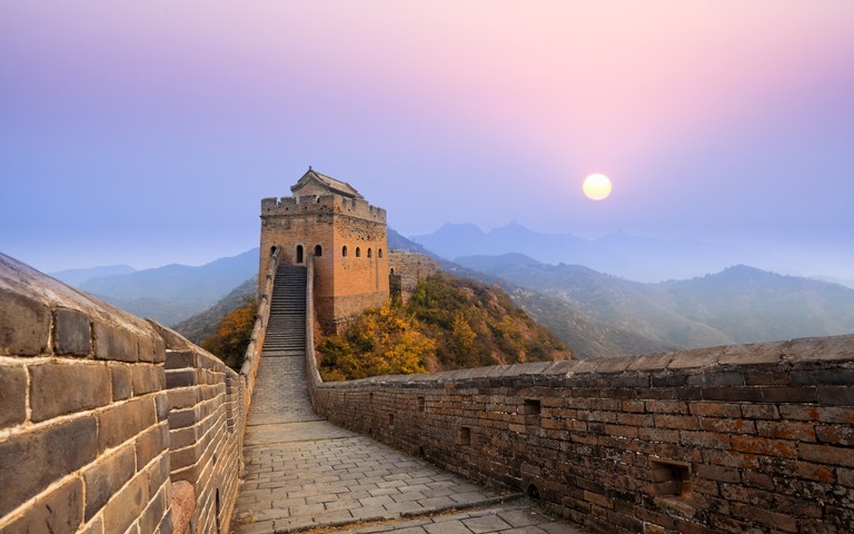 Breathtaking Sunrise Over the Great Wall of China