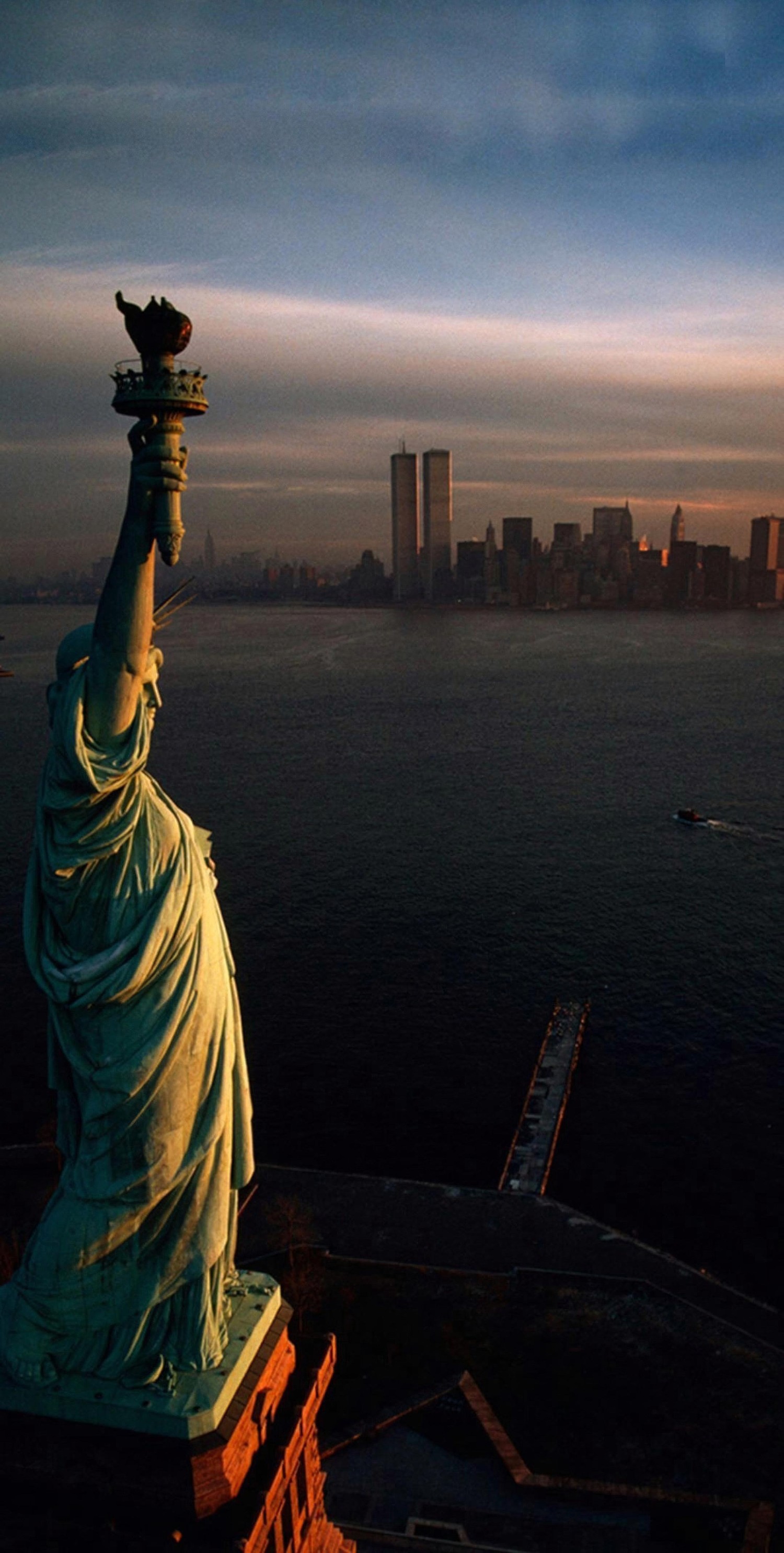 Explore the Iconic Statue of Liberty Wallpaper