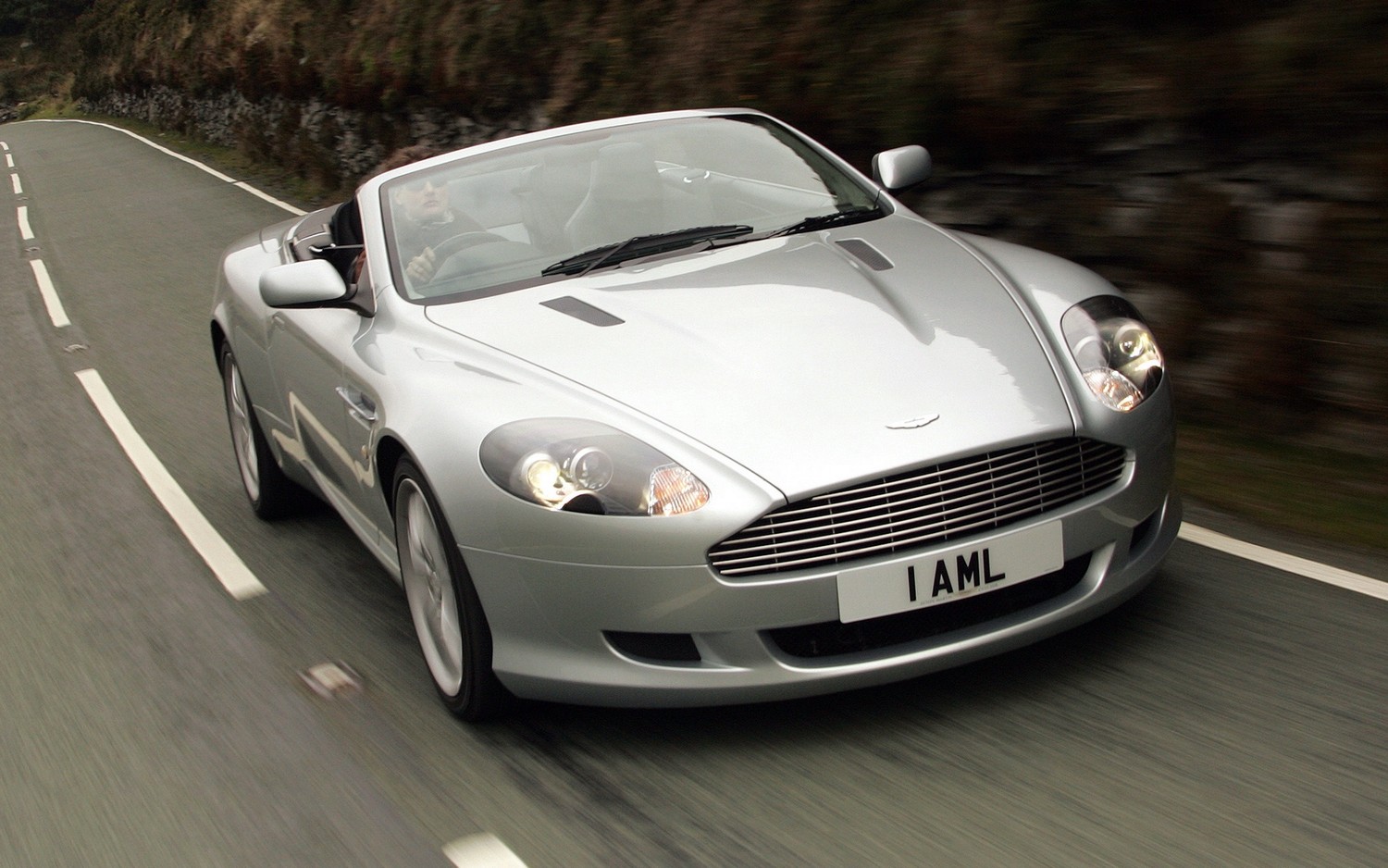 Download High-Quality Aston Martin DB9 Wallpaper