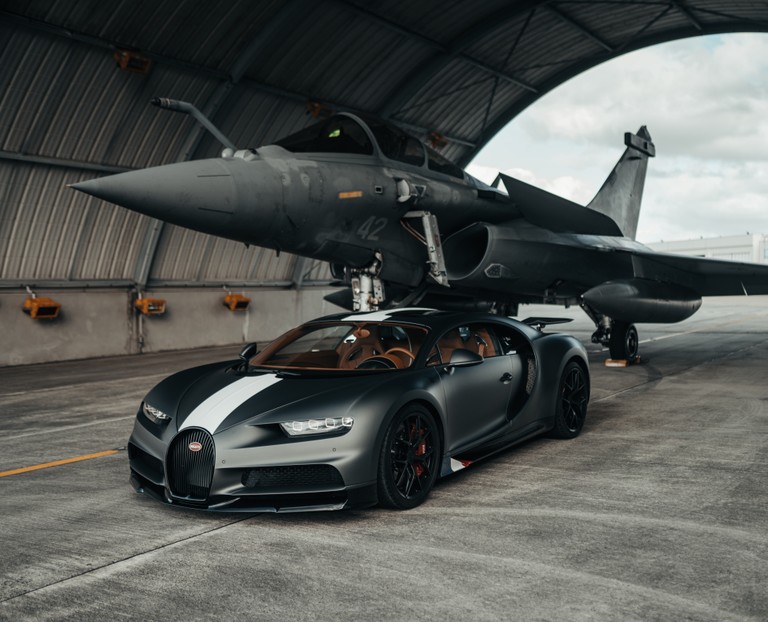 Explore the Epic Wallpaper of Bugatti Chiron Sport and Dassault Rafale