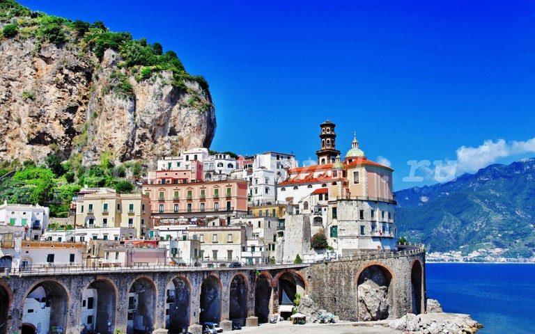 Discover the Beauty of Positano: Iconic Coastal Landmark Wallpaper