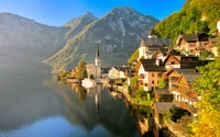 Vista impresionante de Hallstatt: un pueblo de montaña junto al lago