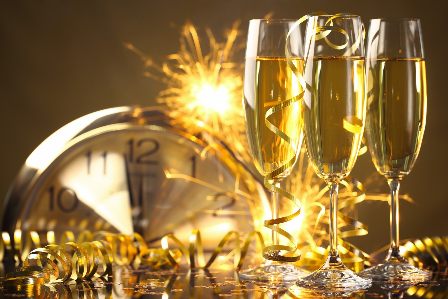 New Year's Eve Champagne Wallpaper: Toast to a Bright New Year