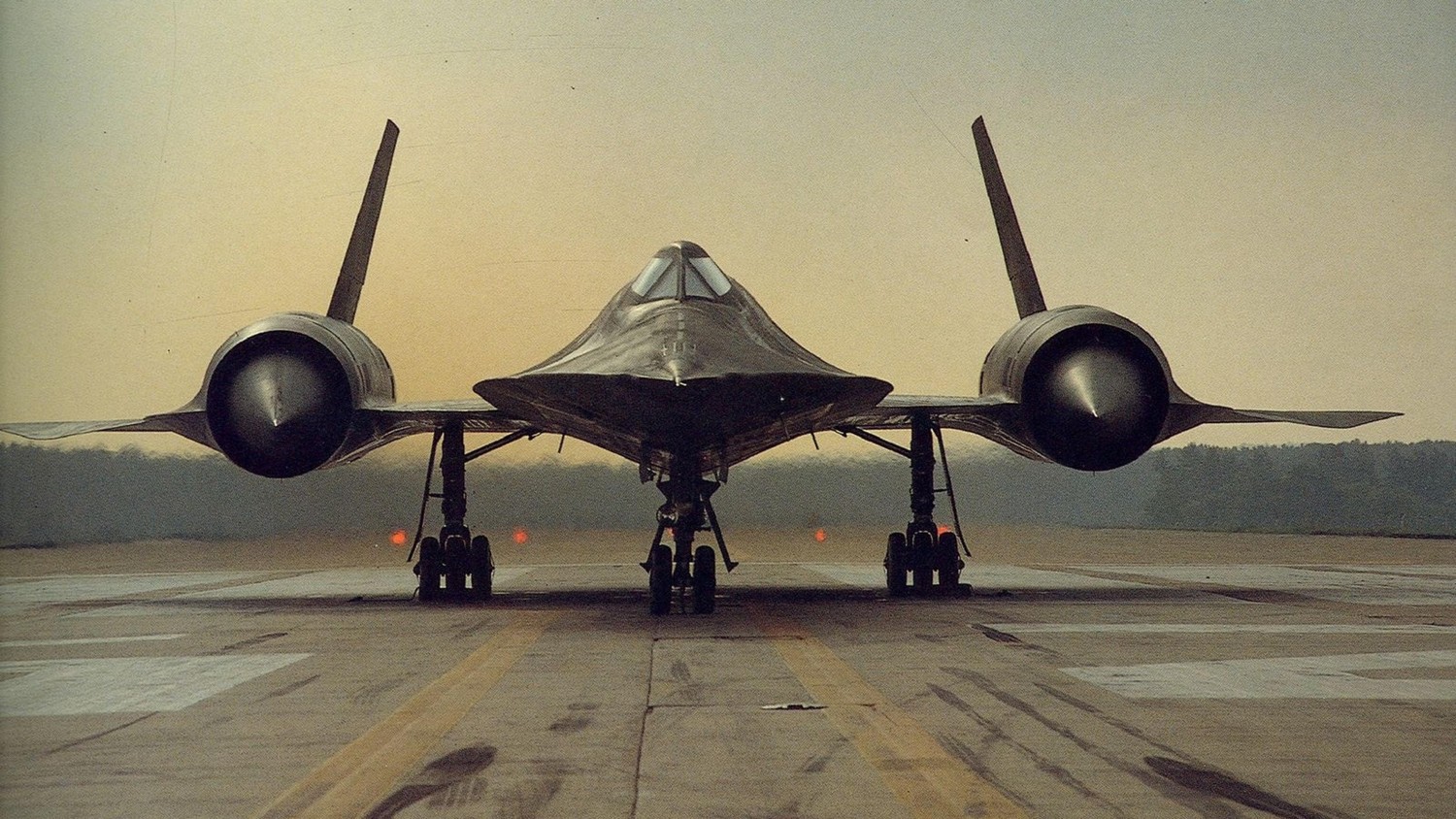 Download Stunning Lockheed SR-71 Blackbird Wallpaper