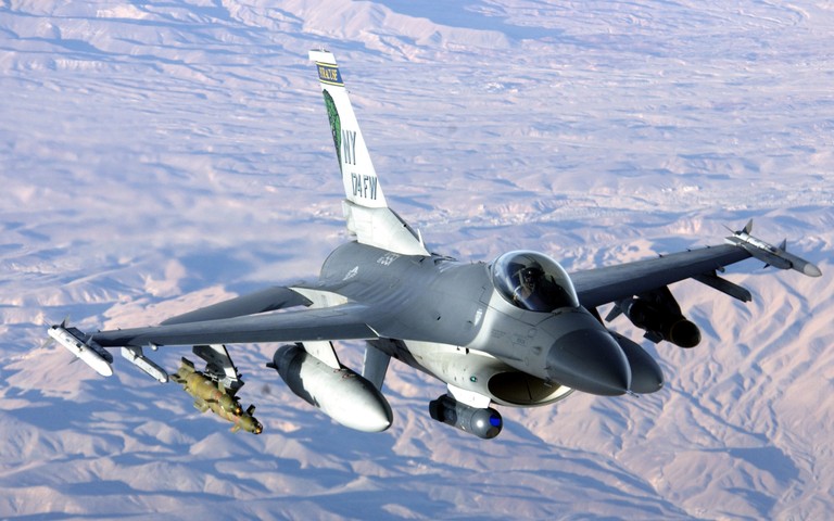 F-16 Fighter Aircraft Wallpaper - High Quality Download