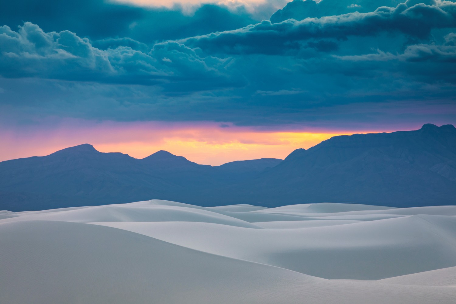 Explore the Breathtaking White Sands and Mountain Range Wallpaper