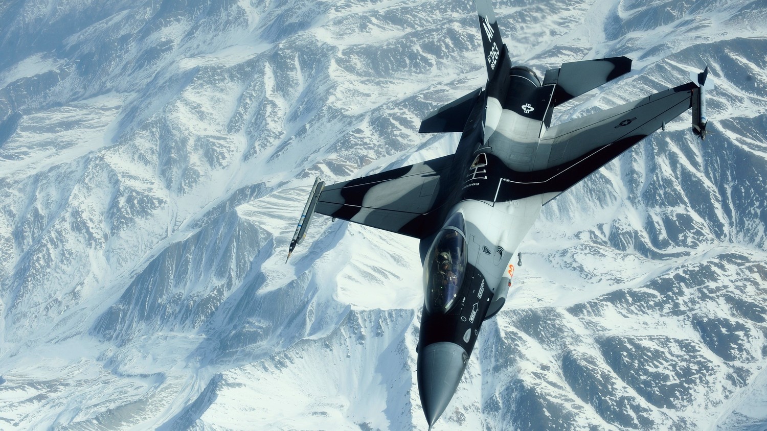 Explore Our Impressive F-16 Fighter Aircraft Wallpaper