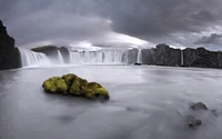 Explora la majestuosa cascada Seljalandsfoss