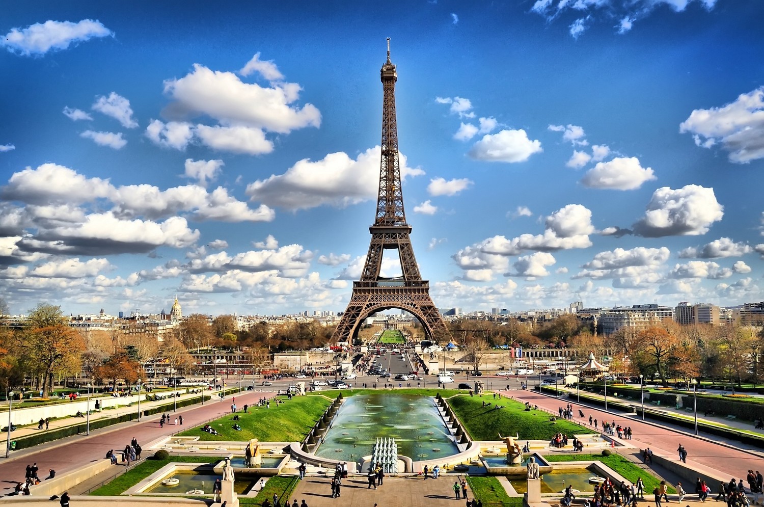 Explore the Iconic Eiffel Tower Wallpaper