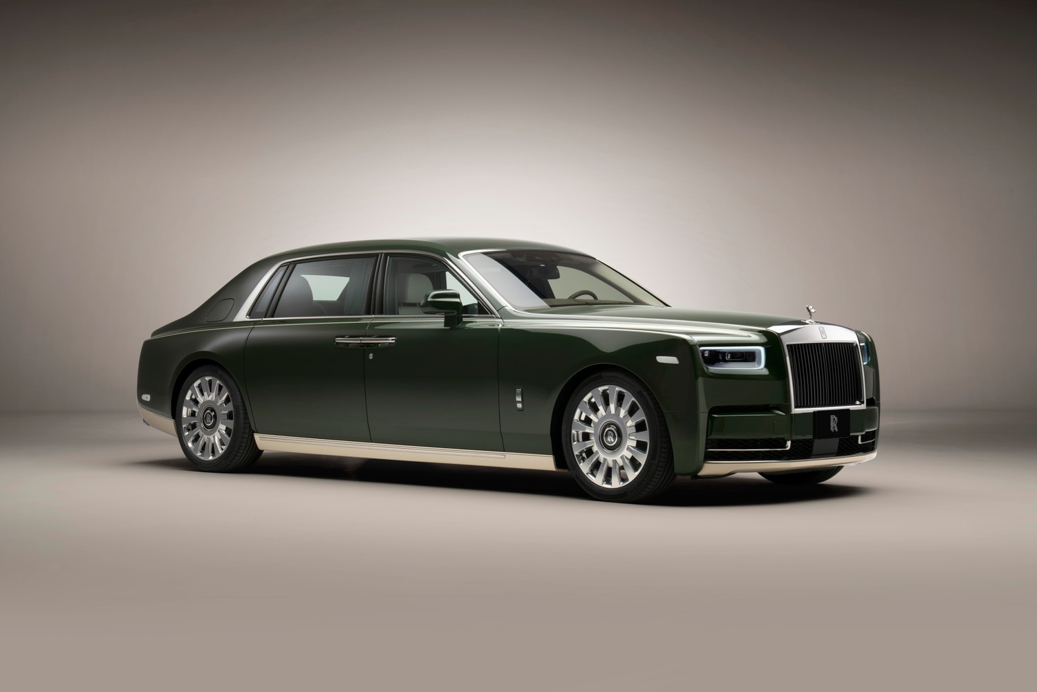 Descargar el exquisito fondo de pantalla Rolls Royce Phantom 2021