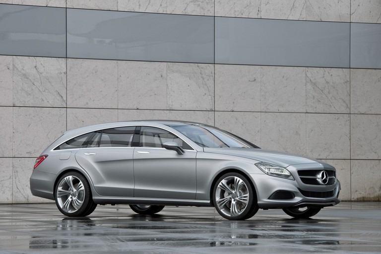 Elegant Mercedes Benz CLS Class Wallpaper for Car Enthusiasts