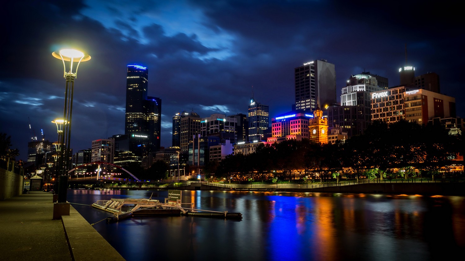 Download the Captivating Melbourne Cityscape Wallpaper