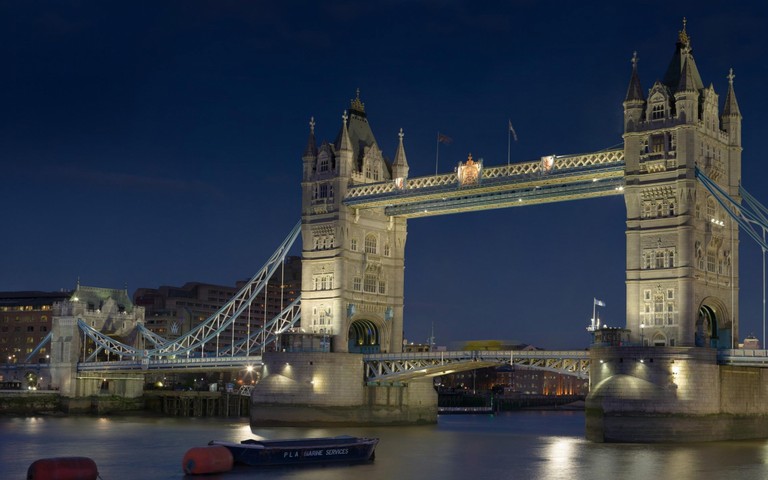 Download Our Beautiful Tower Bridge Wallpaper