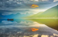 Éblouissant Lever de Soleil sur le Lac McDonald dans le Parc National de Glacier