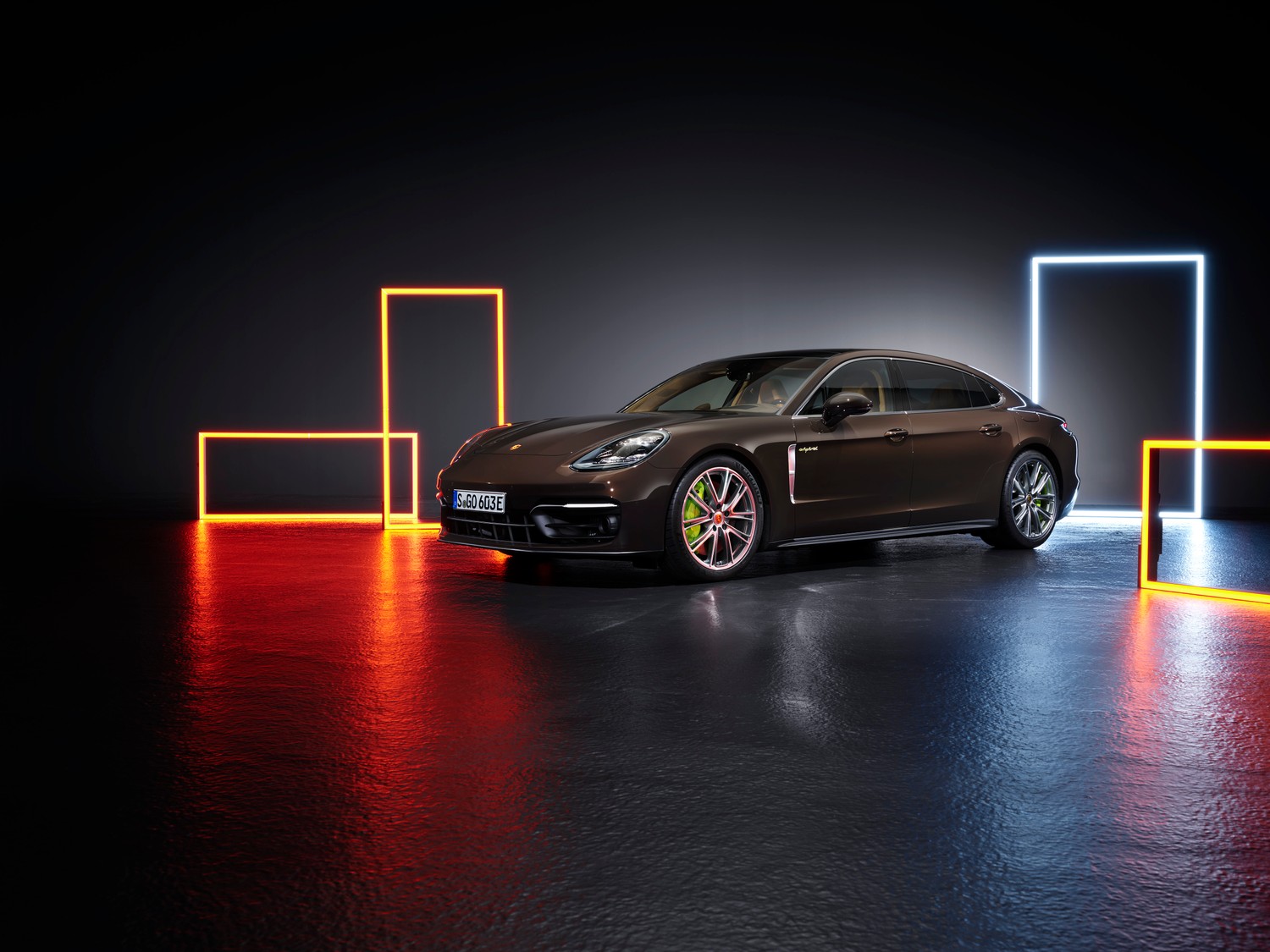 Explore the 2020 Porsche Panamera 4S E-Hybrid Executive Wallpaper